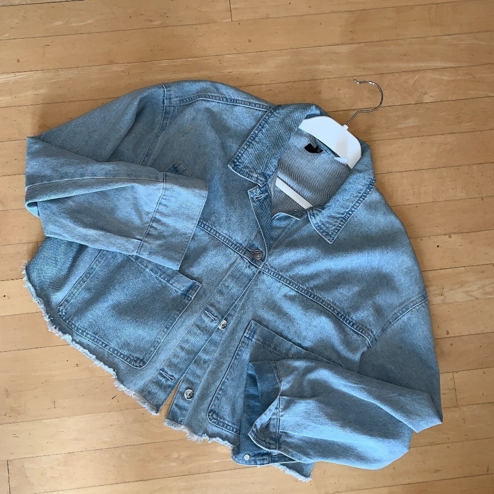 H&M. divided cropped denim jacket, Large - Picture 2 of 5
